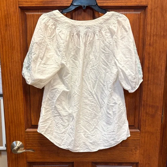 Karen Kane White and Blue Embroidered Blouse - Picture 3 of 3